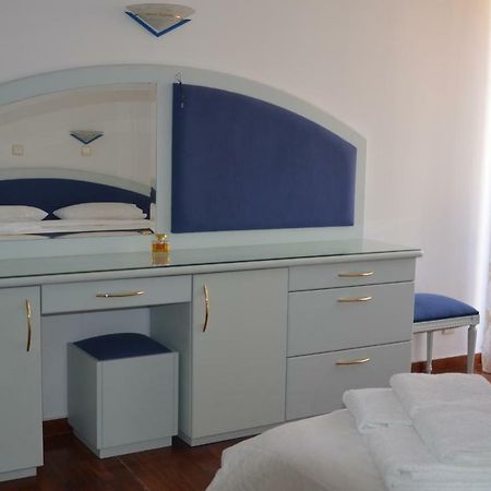 Perfect Beachfront Apartment Athen Eksteriør billede
