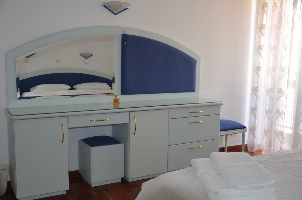Perfect Beachfront Apartment Athen Eksteriør billede